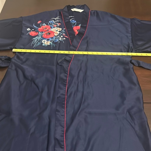 Vintage Kimono Style Satin Floral Long Navy Long Robe Women Sz 10– 12 Made in UK - Picture 4 of 17